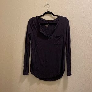 American Eagle long sleeve pocket shirt